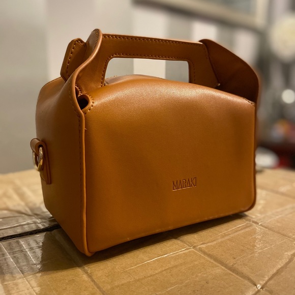 Two different styles of bags tan togo bag and black onyx cube bag - Picture 4 of 7